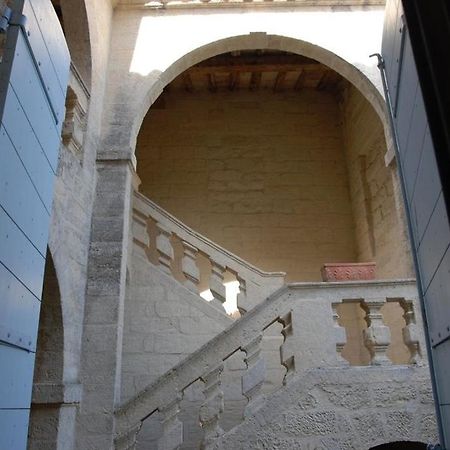 Le Richelieu Uzes Bagian luar foto