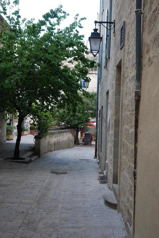 Le Richelieu Uzes Bagian luar foto