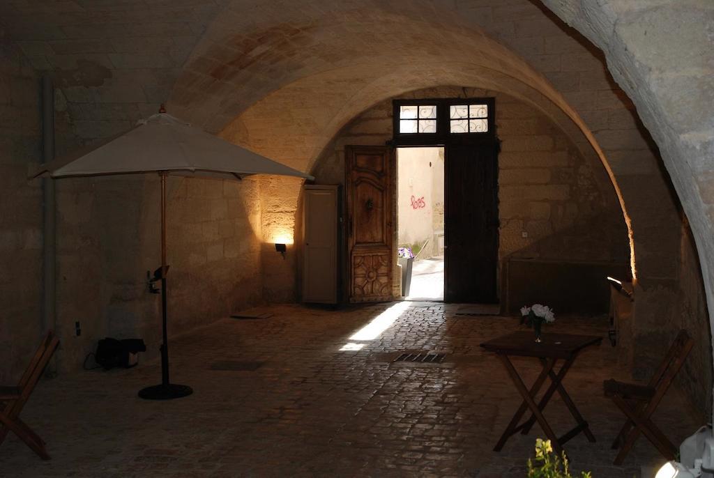 Le Richelieu Uzes Bagian luar foto