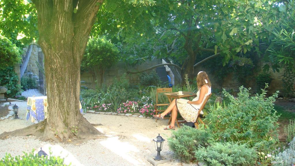 Le Richelieu Uzes Bagian luar foto
