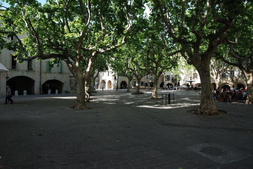 Le Richelieu Uzes Bagian luar foto