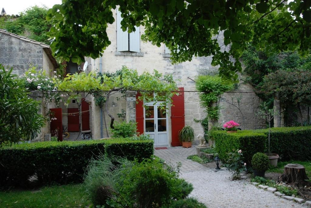 Le Richelieu Uzes Bagian luar foto
