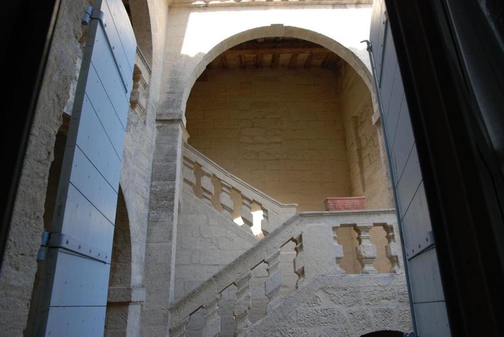 Le Richelieu Uzes Bagian luar foto