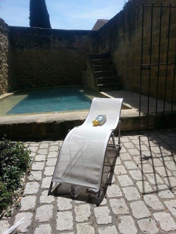 Le Richelieu Uzes Bagian luar foto