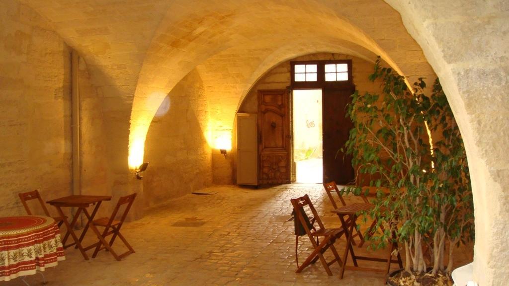 Le Richelieu Uzes Bagian luar foto