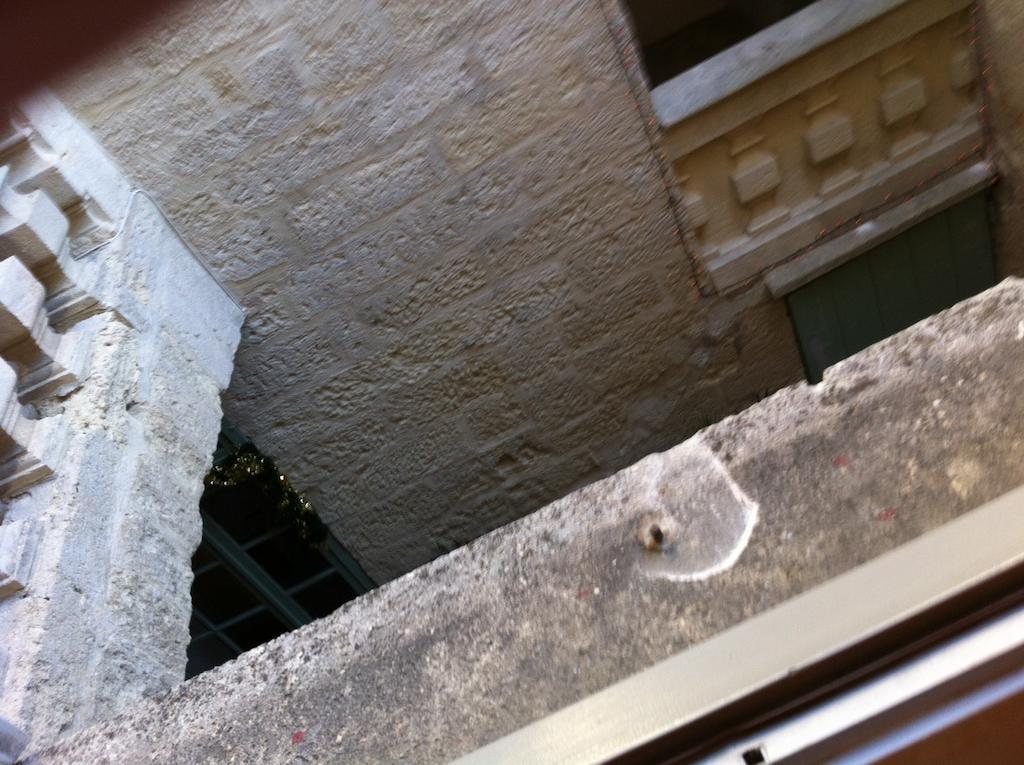 Le Richelieu Uzes Bagian luar foto