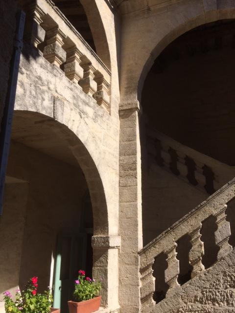 Le Richelieu Uzes Bagian luar foto